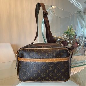 💯% authentic Louis Vuitton bag!! The Reporter GM